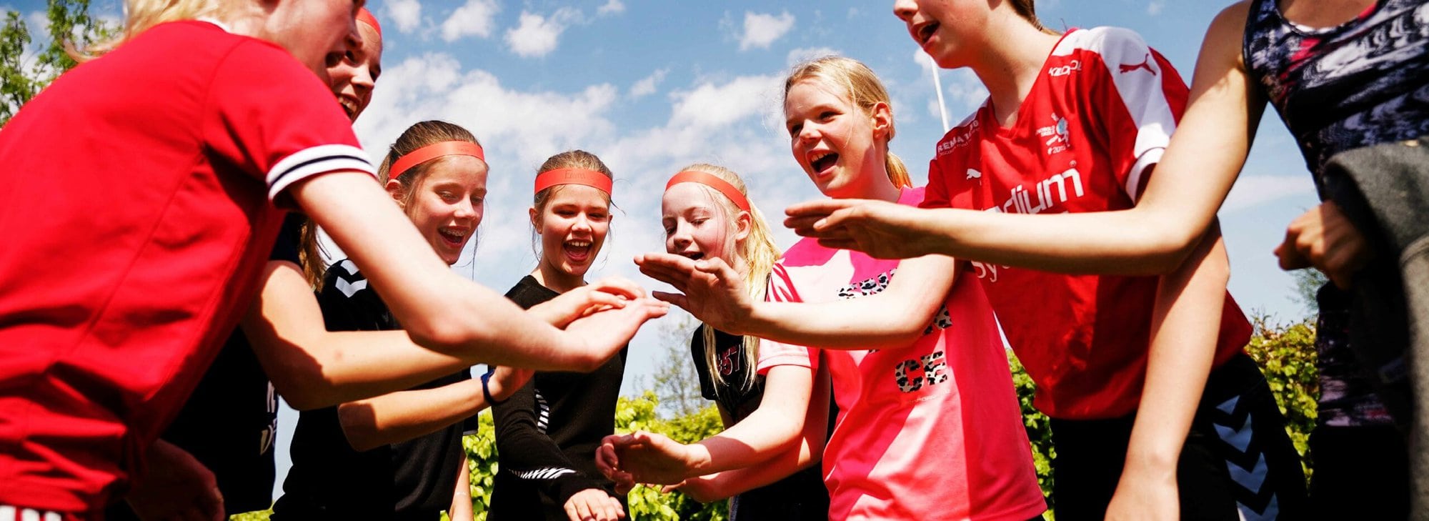 Piger der laver holdråb.