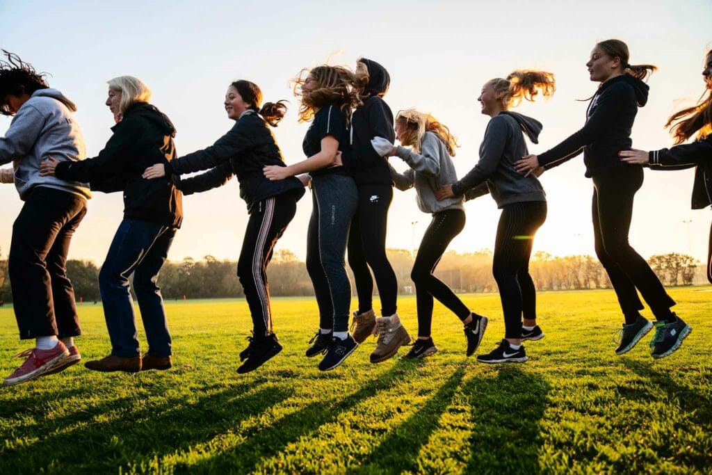 Børn der laver opvarmning