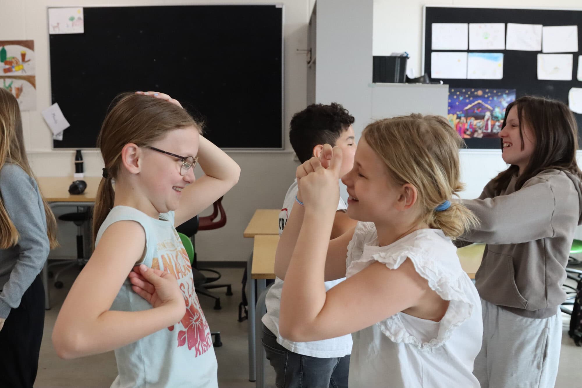 Elever der lavede fjollede positioner over for hinanden