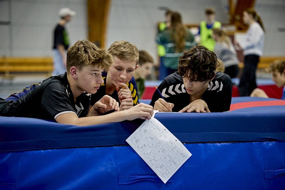 Elever forbereder sig på at gå til eksamen i idræt